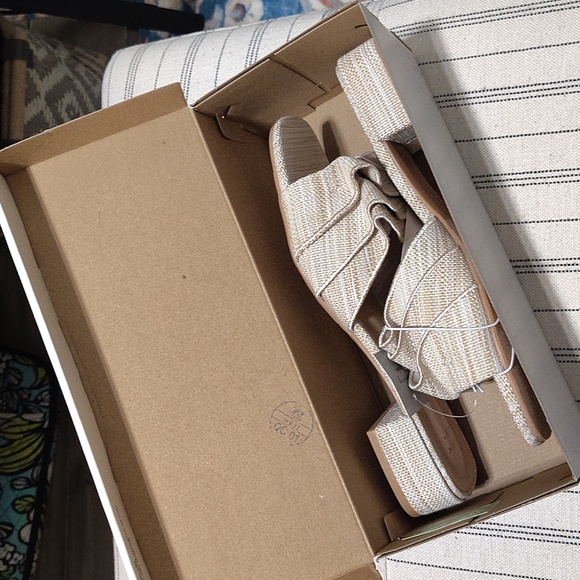 A New Day Lyta Raffia Ruffle Sandal In Beige Size Woman's 7.5 - Picture 3 of 10